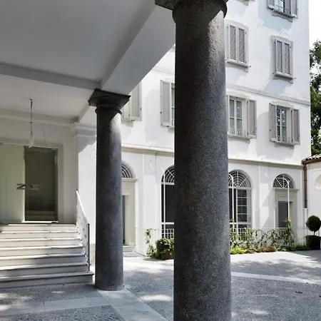 Metropolitan Hotel 4*